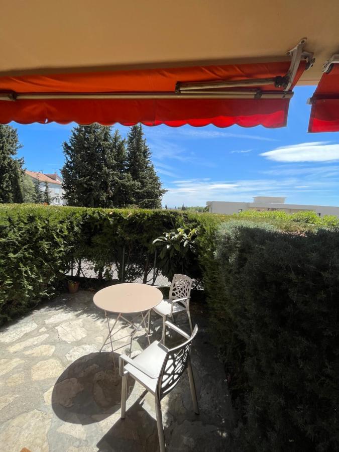 Charmant Studio Avec Terrasse Et Parking A Vence Bagian luar foto